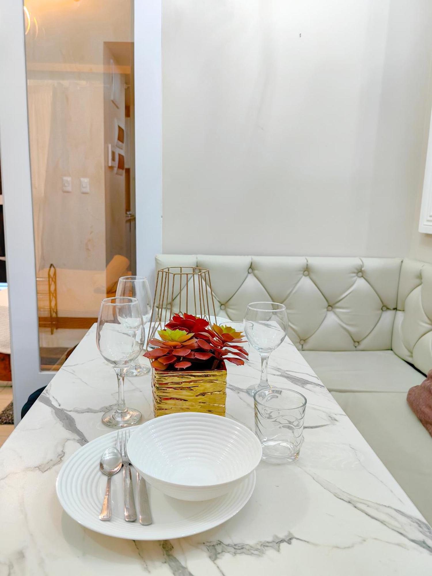 Modern 1Br In Uptown Bgc Aparthotel Taguig Buitenkant foto